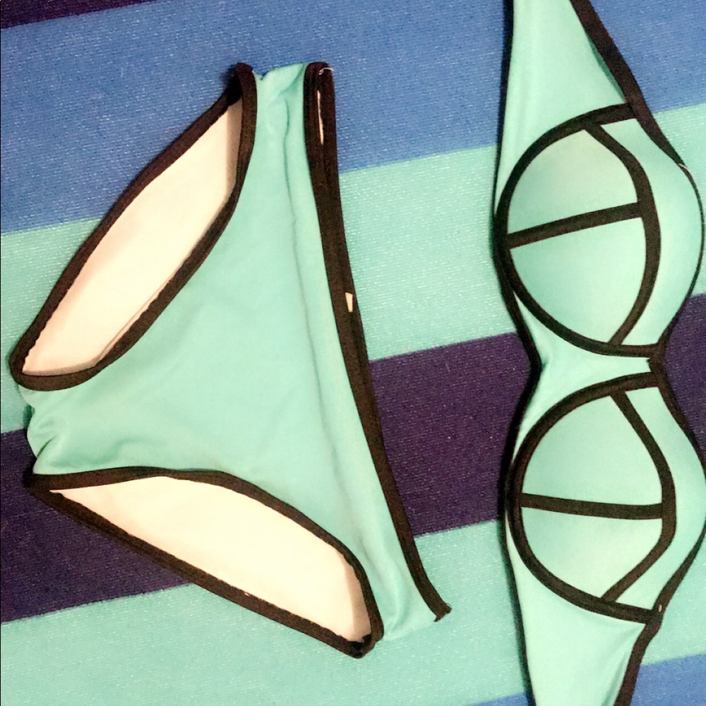 Strapless swimsuit